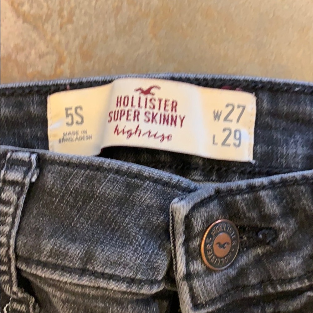Women’s Hollister Black Super Skinny High Rise - Picture 2 of 4